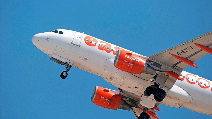 easyjet aeroplane taking off