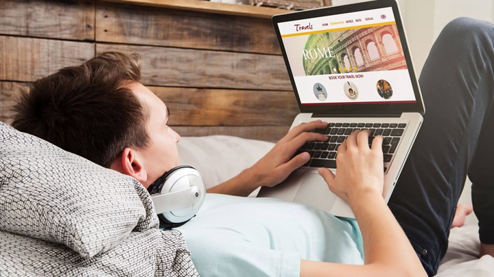 booking an online holiday