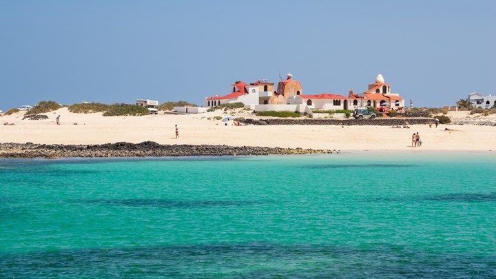 sunny beach of cotillo