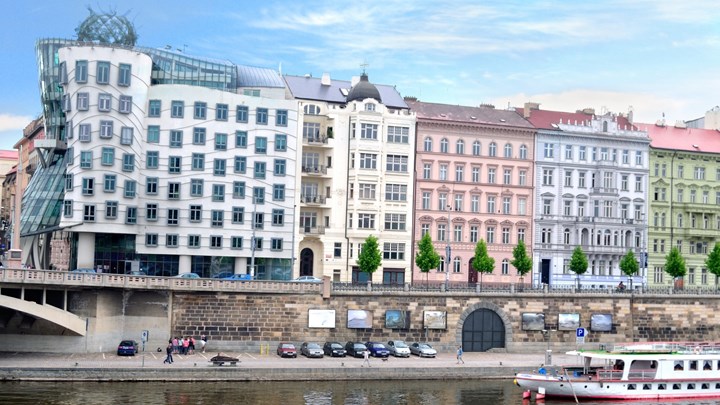 the dancing house, prague