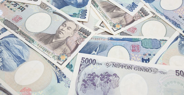 Pile of mixed denomination Japanese Yen banknotes